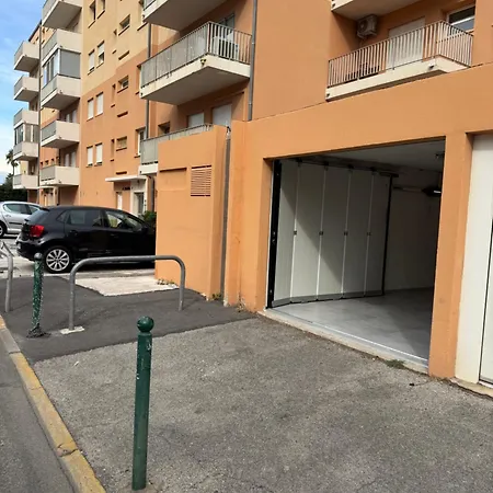 Apartment Port De Hyeres - Terrasse Vue Mer, 2 Sdb & Parking Prive - Plage A Pied Hyères